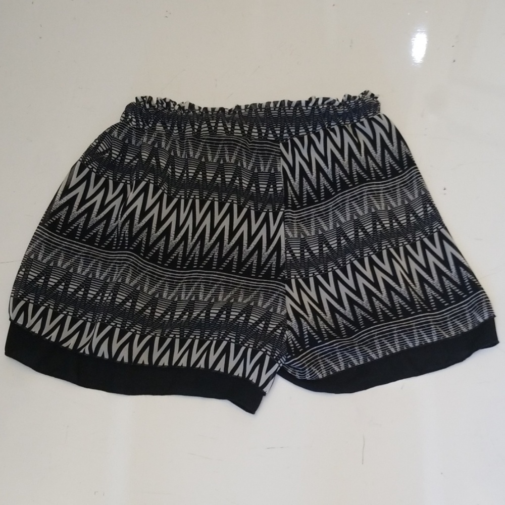 Pottery Pot Polyester Shorts Sz M